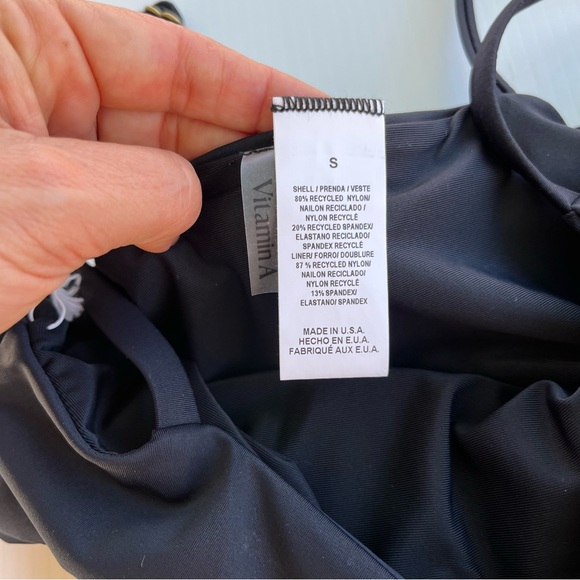 NEW Vitamin A Luxe Link Belted Classic Black One Piece Swimsuit size small - Picture 6 of 8
